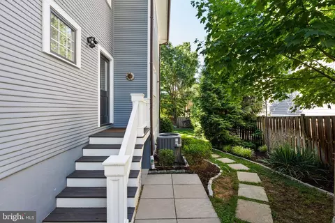 Exterior - 3624 Davis St NW, Washington, DC 20007 photo 5 of 6
