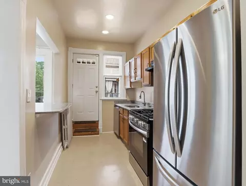Entry Way - 140 U St NE, Washington, DC 20002 photo 2 of 2