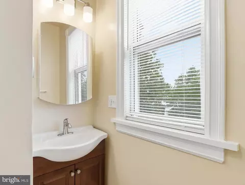 Bath - 140 U St NE, Washington, DC 20002 photo 3 of 3