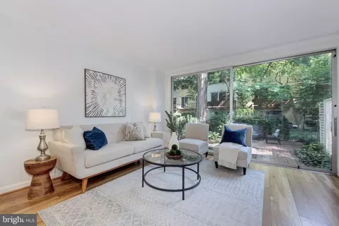 Living - 729 3rd St SW, Washington, DC 20024 photo 2 of 4