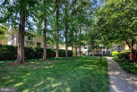 Exterior - 729 3rd St SW, Washington, DC 20024 photo 6 of 7