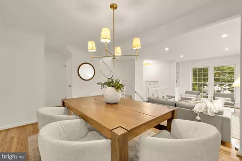 Dining - 2313 37th St NW, Washington, DC 20007 photo 3 of 5
