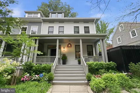 2558 36th St NW, Washington, DC 20007