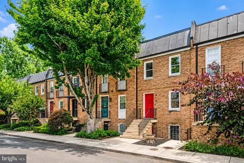 712 6th St SW, Washington, DC 20024