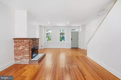Living - 215 15th St NE, Washington, DC 20002 photo 4 of 5