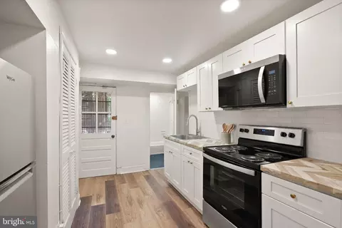 Entry Way - 210 4th St SE, Washington, DC 20003 photo 4 of 5