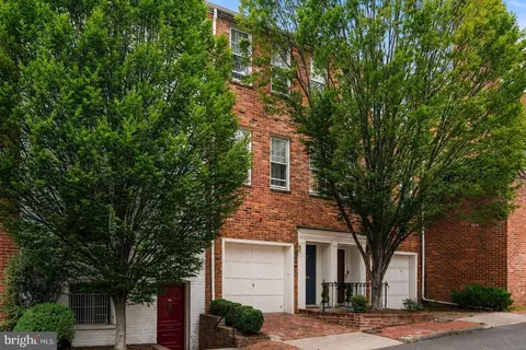 1676 32nd St NW, Washington, DC 20007