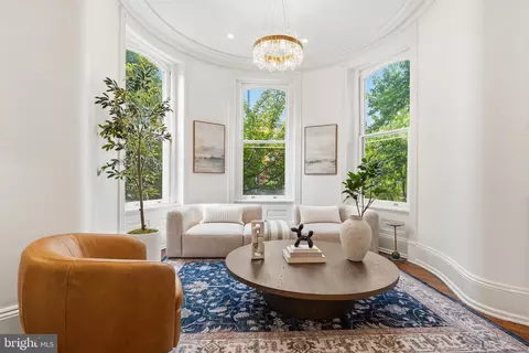 Living - 1229 O St NW, Washington, DC 20005 photo 3 of 5