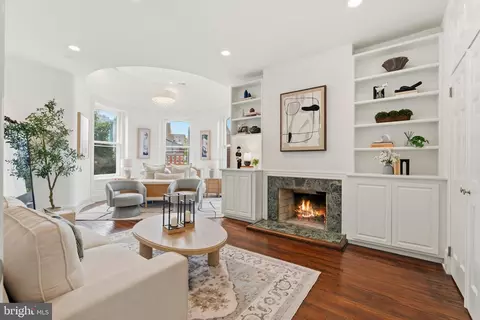 Living - 1229 O St NW, Washington, DC 20005 photo 4 of 5