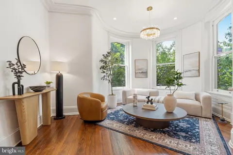 Living - 1229 O St NW, Washington, DC 20005 photo 2 of 5