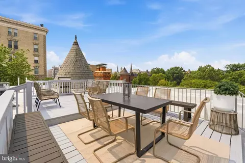 Exterior - 1229 O St NW, Washington, DC 20005 photo 4 of 5