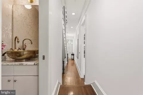 Entry Way - 1229 O St NW, Washington, DC 20005 photo 1 of 3