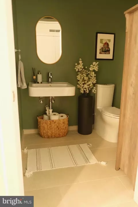 Bath - 1211 Van St SE #TH-1C, Washington, DC 20003 photo 1 of 2
