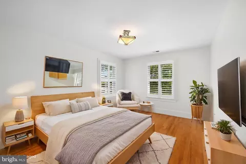 Bedroom - 4561 Macarthur Blvd NW, Washington, DC 20007 photo 2 of 6