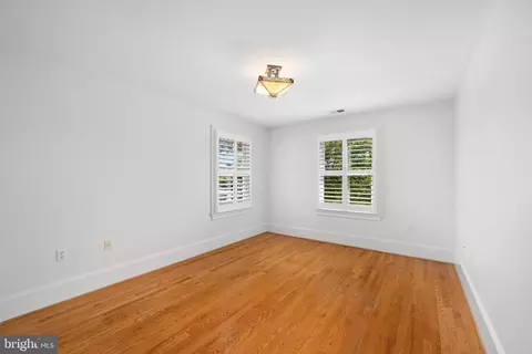 Bedroom - 4561 Macarthur Blvd NW, Washington, DC 20007 photo 3 of 6