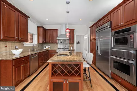 Kitchen - 4561 Macarthur Blvd NW, Washington, DC 20007 photo 2 of 4