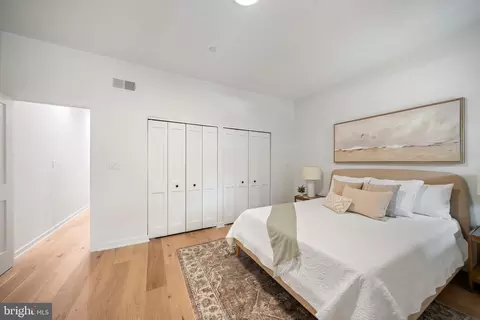Bedroom - 131 11th St NE, Washington, DC 20002 photo 5 of 13