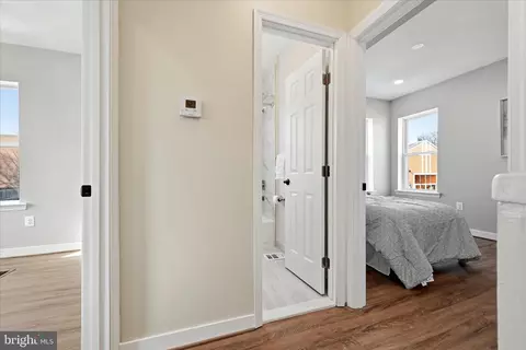 Entry Way - 633 18th St NE, Washington, DC 20002 photo 3 of 3