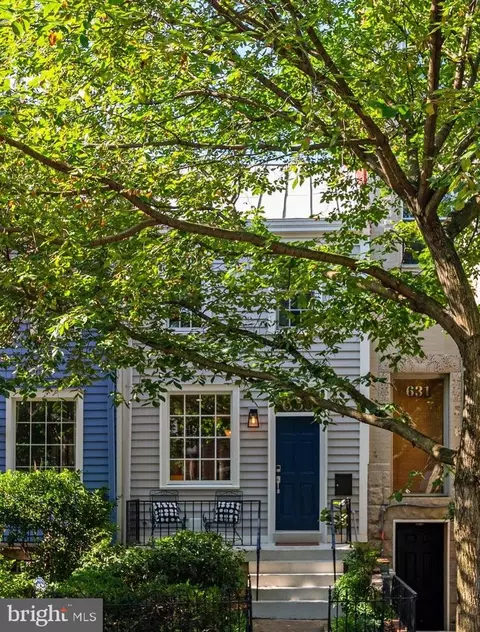 Exterior - 633 Constitution Ave NE, Washington, DC 20017 photo 6 of 7