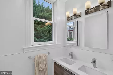 Bath - 208 12th St SE, Washington, DC 20003 photo 2 of 4