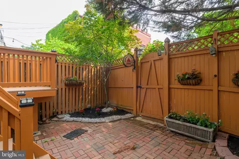 Exterior - 208 12th St SE, Washington, DC 20003 photo 4 of 6