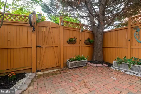 Exterior - 208 12th St SE, Washington, DC 20003 photo 3 of 6