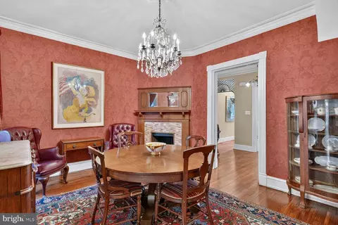 Dining - 138 D St SE, Washington, DC 20003 photo 1 of 2