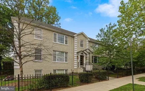 1400 Longfellow St NW #202, Washington, DC 20011