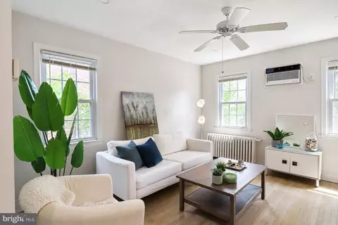 2228 40th St NW #2, Washington, DC 20007
