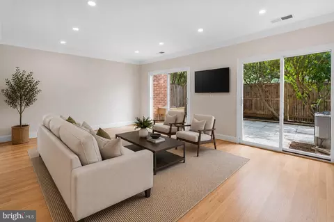 Living - 3203 Sutton Pl NW #C, Washington, DC 20016 photo 5 of 10
