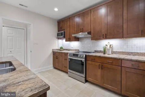 Kitchen - 3203 Sutton Pl NW #C, Washington, DC 20016 photo 2 of 3