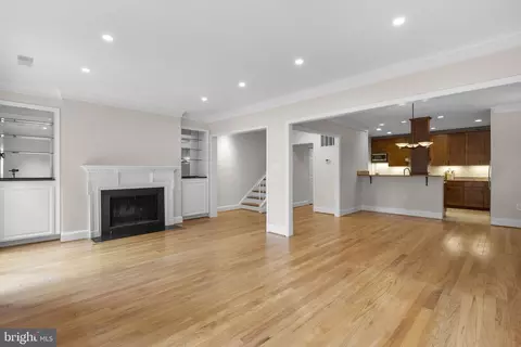 Living - 3203 Sutton Pl NW #C, Washington, DC 20016 photo 4 of 10