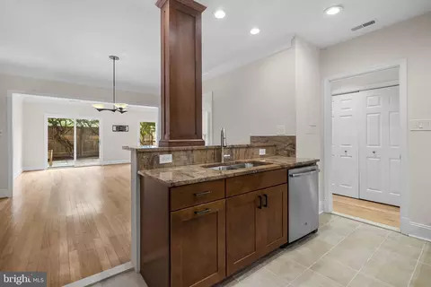 Entry Way - 3203 Sutton Pl NW #C, Washington, DC 20016 photo 1 of 2