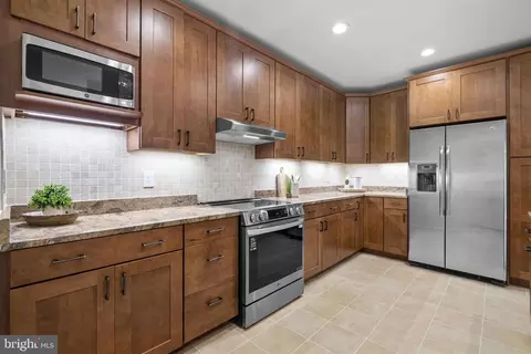 Kitchen - 3203 Sutton Pl NW #C, Washington, DC 20016 photo 3 of 3