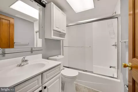 Bath - 500 9th St SE, Washington, DC 20003 photo 4 of 9