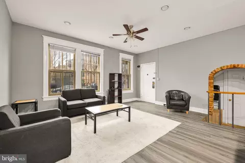 Living - 500 9th St SE, Washington, DC 20003 photo 1 of 2