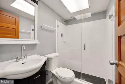 Bath - 500 9th St SE, Washington, DC 20003 photo 1 of 9