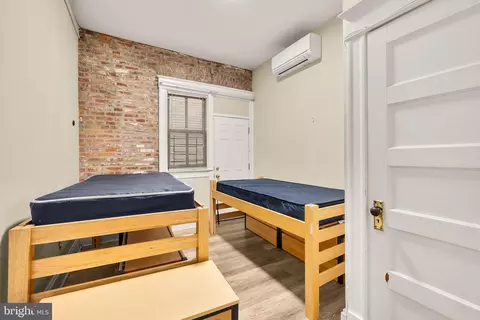 Bedroom - 500 9th St SE, Washington, DC 20003 photo 3 of 8