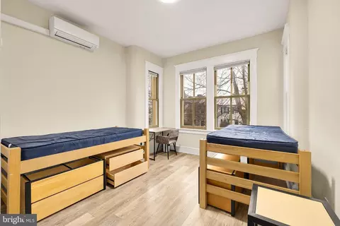 Bedroom - 500 9th St SE, Washington, DC 20003 photo 4 of 8