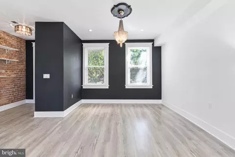 Living - 939 15th St SE, Washington, DC 20003 photo 2 of 3
