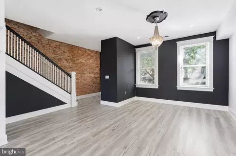 Living - 939 15th St SE, Washington, DC 20003 photo 3 of 3