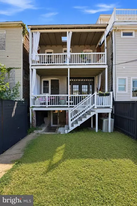 Exterior - 939 15th St SE, Washington, DC 20003 photo 6 of 7