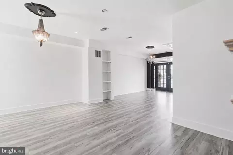 Living - 939 15th St SE, Washington, DC 20003 photo 1 of 3