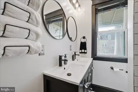 Bath - 939 15th St SE, Washington, DC 20003 photo 4 of 4