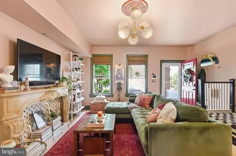 Living - 223 Douglas St NE, Washington, DC 20002 photo 2 of 3