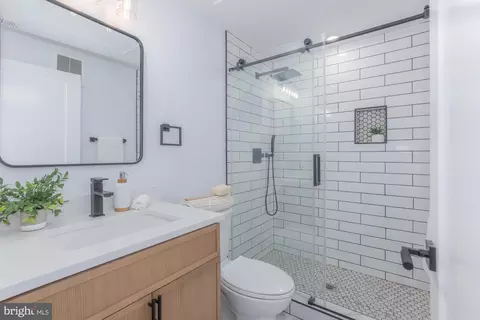 Bath - 1012 17th Pl NE #4, Washington, DC 20002 photo 1 of 1