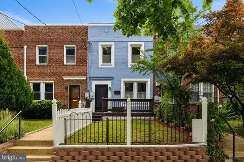 3218 8th St NE, Washington, DC 20017