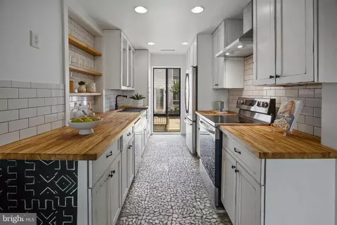 42 Hawthorne Ct NE #42, Washington, DC 20017
