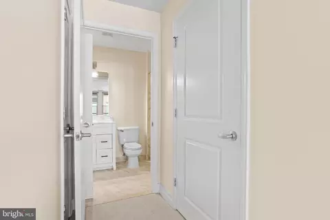 Entry Way - 915 E Street St NW #1202, Washington, DC 20004 photo 3 of 3