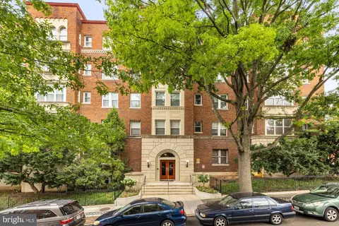 1615 Kenyon St NW #4, Washington, DC 20010